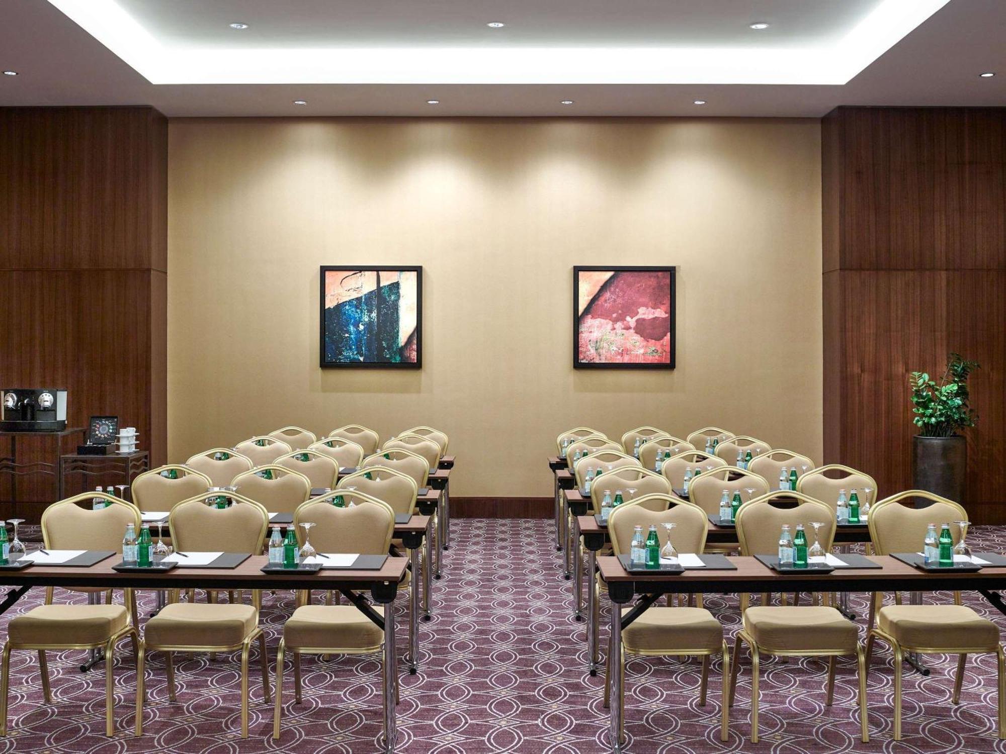 Отель Swissotel Al Ghurair - Deira & Creek